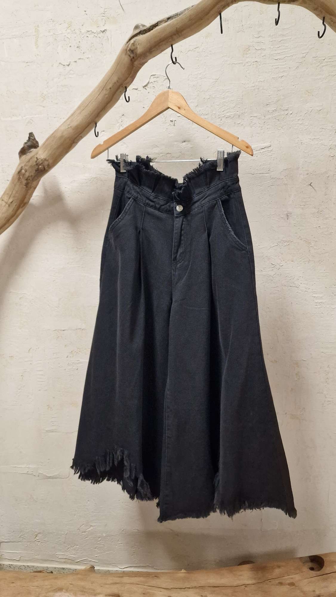 2026/03/1000075642.jpg Avik jean - Image 1